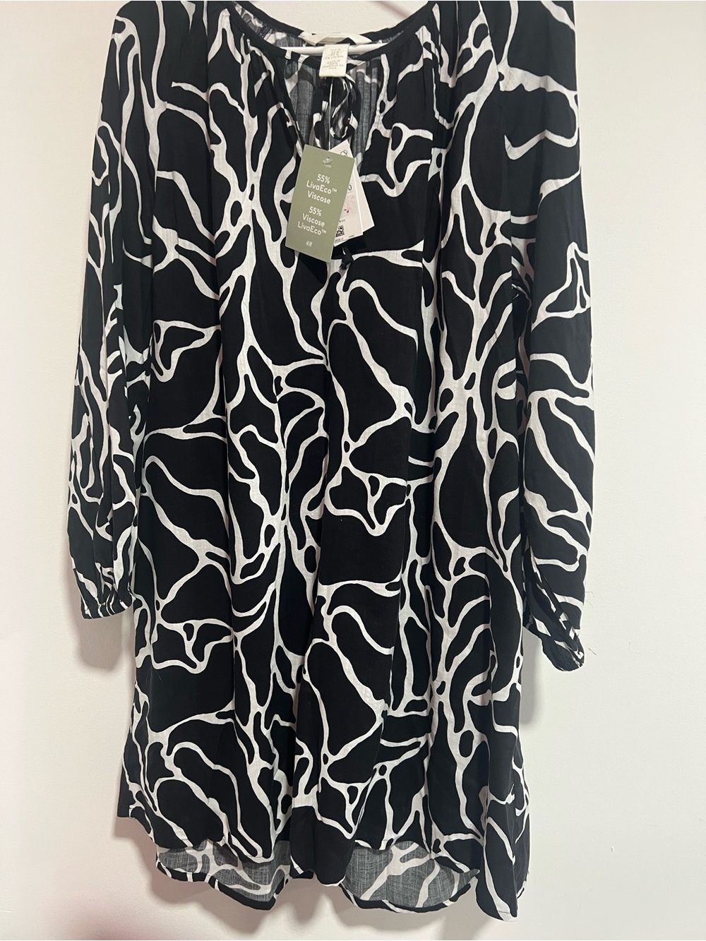 H&M Black and White Abstract Print Mini Dress